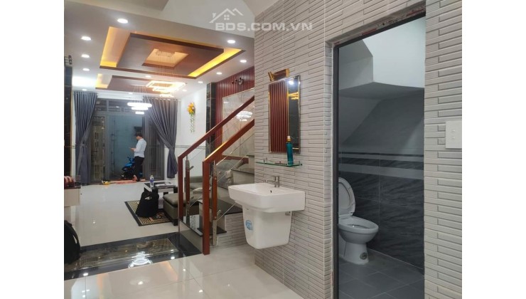 NHÀ MẶT TIỀN HẺM 7M, DTSD 83M2 ĐƯỜNG NGUYỄN VĂN KHỐI, NHĨNH 3 TỶ 5