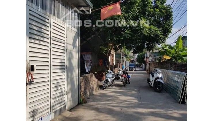 Bán nhà phố Gia Thụy nhỉnh 3 Tỷ diện tích 40m2, ngõ thông, kinh doanh.