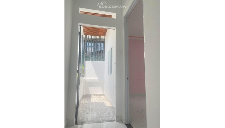 Bán nhà 4 tỷ Nơ Trang Long DTSD 100m2 gần HXH có ban công.