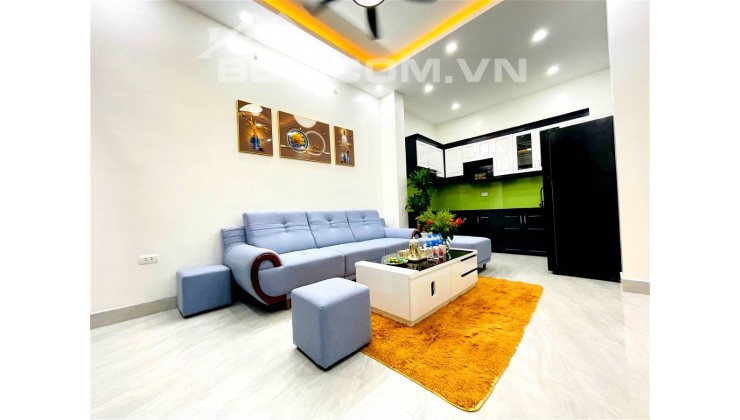 Hiếm! Bán nhà đường Nguyễn Chí Thanh, 25m ra phố, lô góc, 40m2 *5T chỉ nhỉnh 3 tỷ, nhanh mới kịp