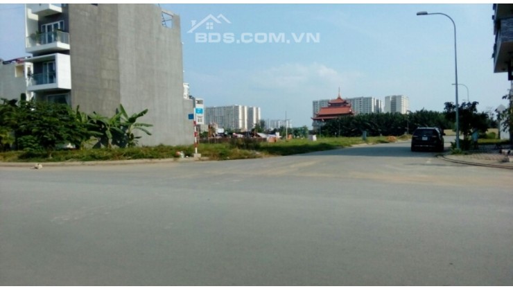 Bán gấp lô đất rộng đẹp xe ô tô thông, ngay Lê Văn Thịnh, Quận 2.