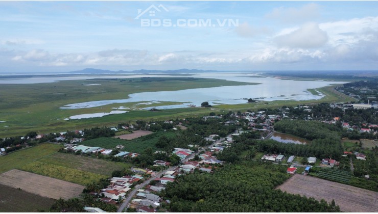 Đất gần khu du lịch Núi Bà Đen, cạnh Hồ Dầu Tiếng tại thị trấn Dương Minh Châu, Tây Ninh