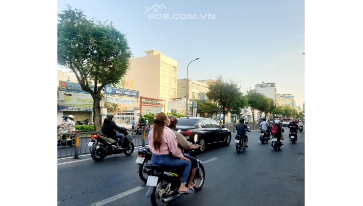 Bán nhà hẻm nhựa 6 mét Đinh Tiên Hoàng. Căn góc, 3 tầng BTCT