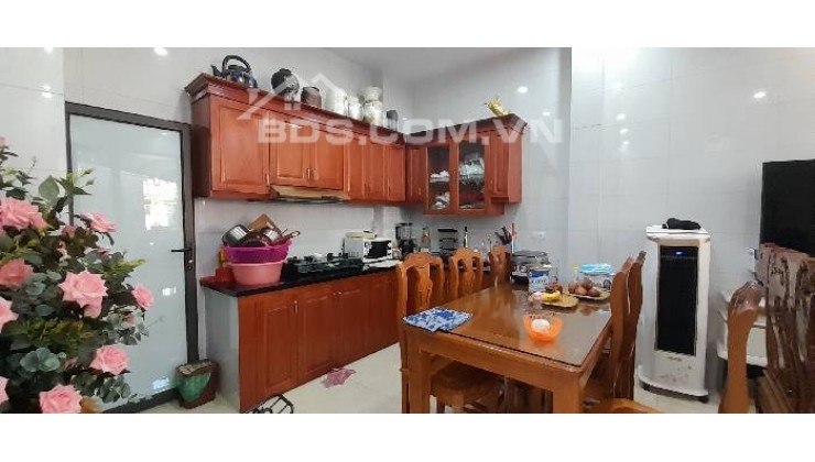 Nhỉnh 5 tỷ nhà Nguyễn Văn Cừ - Oto - 79 m2 - giáp cầu Chương Dương.