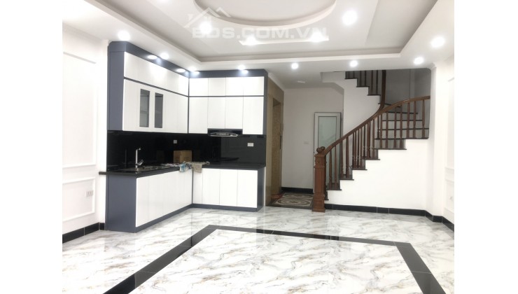 Bán nhà Thạch Bàn, Ô tô, Gần phố, Thang máy, 50 m2, giá chỉ 5 tỷ.