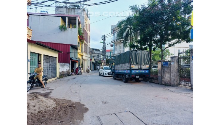 BÁN 65M ĐẤTĐẠI CÁT LÔ GÓC CÓ NHÀ 2 TẦNG ĐANG CHO THUÊ MT 5M GIÁ HƠN 2 TỶ