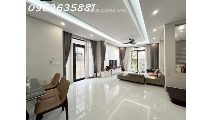 BIỆT THỰ ĐƠN LẬP, SÂN VƯỜN HIẾM CÓ, 230M2, 3 TẦNG, NHỈNH 20 TỶ, NGANG NHÀ THÔ. (20.5 TỶ)