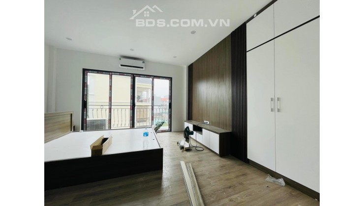 Bán nhà Long Biên, 40m2,6 tầng,giá 4.4 tỷ