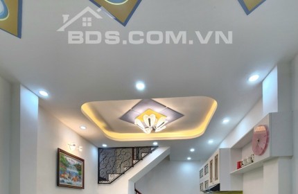 Bán HXH Hoàng Hoa Thám, Bình Thạnh. 4 Tầng, DTXD: 84m2. Giá chỉ 3.98tỷ