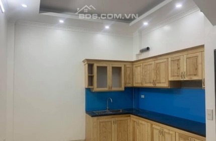 Bán nhà 5 tầng tổ 12 Cự Khối, nhà xây mới đẹp, về ở ngay. Gần đường ô tô, cách chợ 50m