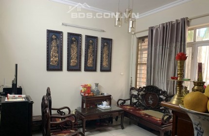 40m 5 Tầng Phân Lô Ô Tô Tránh Dừng Đỗ Ngày Đêm Phố Trần Quốc Hoàn Trung Tâm Cầu Giấy. Gần Nhiều Trường Đại Học. Chủ Thiện Chí Tặng Toàn Bộ Nội Thất.