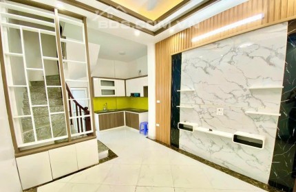 CHỦ GIẢM GIÁO CHÀO . CỰC HIẾM, VỊ TRÍ ĐẸP VÕNG THỊ , NHÀ ĐẸP THOÁNG BA BƯỚC CHÂN RA HỒ TÂY. NGÕ THÔNG , NHÀ GARA  Ô TÔ . Ở CỰC SƯƠNG . TIỆN ÍCH VÔ
