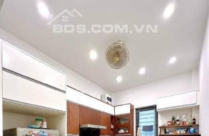 BÁN NHÀ PHÂN LÔ CÁN BỘ - Ô TÔ DỪNG ĐỖ, KHU VỰC VIP NGHĨA TÂN - NHÀ ĐẸP DÂN XÂY - Ở SƯỚNG. Chỉ từ 8 tỷ.