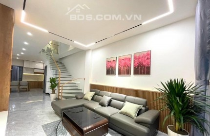 Bán nhà 70 m2 Nguyễn Nhàn