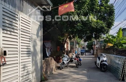 Bán nhà phố Gia Thụy nhỉnh 3 Tỷ diện tích 40m2, ngõ thông, kinh doanh.