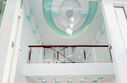 Nhà hiếm Tống Văn Hên, Tân Bình, 40m2,  3 tầng, xe hơi đỗ cổng, chỉ 4,1 tỷ