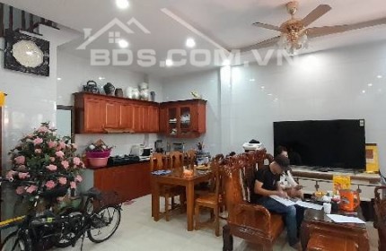 Nhỉnh 5 tỷ nhà Nguyễn Văn Cừ - Oto - 79 m2 - giáp cầu Chương Dương.