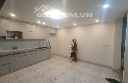 Bán nhà Phố Trạm vài bước ra AEON Long Biên