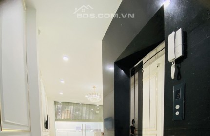 Nhà MT Nguyễn Chí Thanh P12Q5 100m2 , 6 lầu, thang máy, 35.9 tỷ. Lh:0398879796