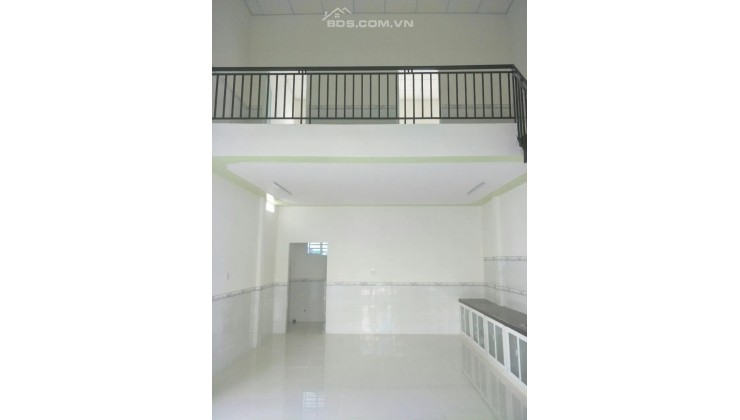 Bán căn nhà mặt tiền quận Bình Chánh 100m2, 2 phòng ngủ, SHR