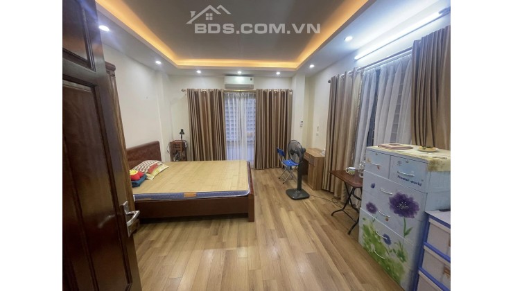 Bán nhà đường Hoàng Mai. DT: 45m2 xây 6 tầng, MT: 4.1m giá 5.2 tỷ