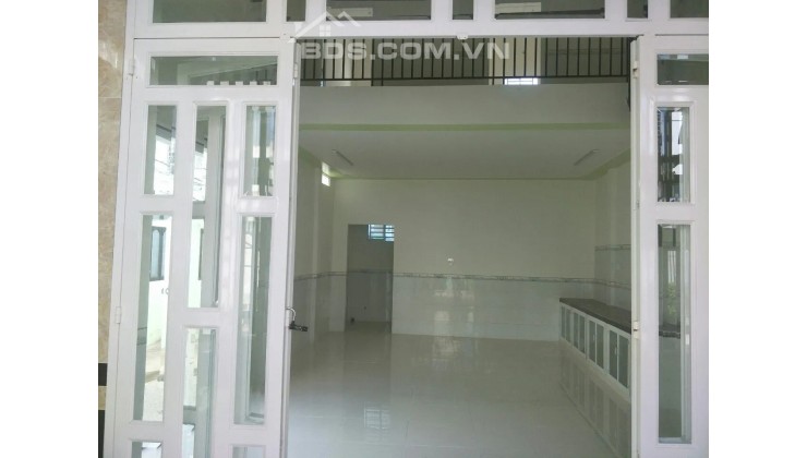 Bán căn nhà mặt tiền quận Bình Chánh 100m2, 2 phòng ngủ, SHR