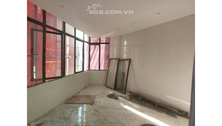 Siêu Phẩm For Rent - Bán Nhà Mặt Phố Lô Góc Nguyễn Văn Cừ - Cho Thuê 800Tr/Năm 26m2 6 Tầng 11xxx Tỷ