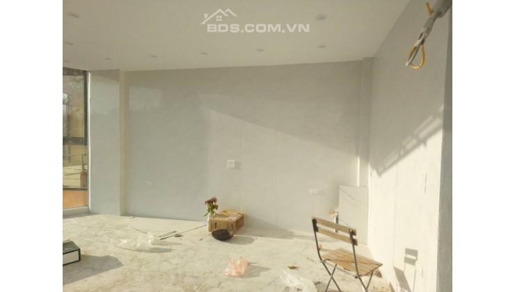 Siêu Phẩm For Rent - Bán Nhà Mặt Phố Lô Góc Nguyễn Văn Cừ - Cho Thuê 800Tr/Năm 26m2 6 Tầng 11xxx Tỷ