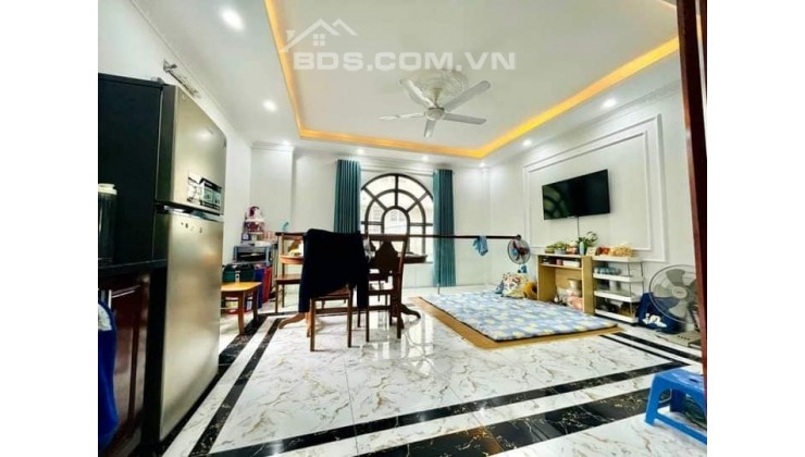 NHÀ ĐẸP ThẠCH BÀN,Ô TÔ QUA NHÀ 43m2, 3 tầng, 4.55 tỷ