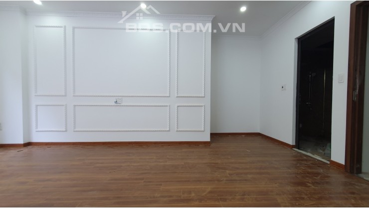 Chính chủ cần bán nhà Ngô Gia Tự 30m2 sổ đỏ