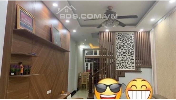 Nhà Ngay Mặt Phố Khương Đình Diện tích 42/45m2 chỉ có 6,7 tỷ mặt tiền 4m nhà 5 Tầng