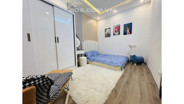Bán nhà Hoa Bằng- Cầu Giấy ôtô qua cửa 38m x 5 tầng giá 4.95 tỷ