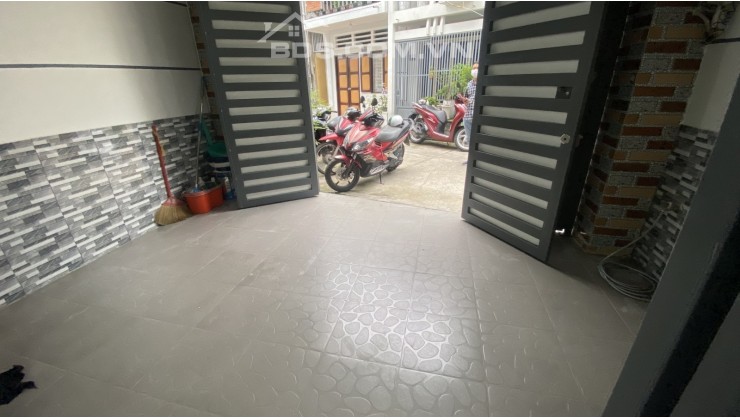 Bán nhà ngay chợ Cây Quéo, phường 5 Bình Thạnh, ngang 4,5m dài 11m, 4 tầng, giá chỉ 6 tỷ 750 triệu.