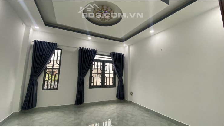 Bán nhà ngay chợ Cây Quéo, phường 5 Bình Thạnh, ngang 4,5m dài 11m, 4 tầng, giá chỉ 6 tỷ 750 triệu.