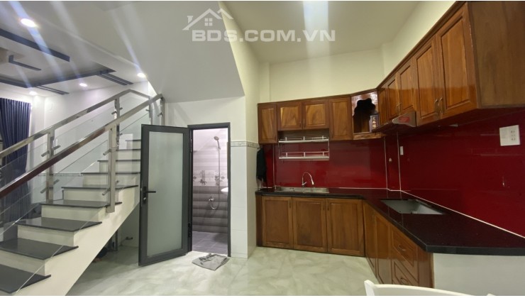 Bán nhà ngay chợ Cây Quéo, phường 5 Bình Thạnh, ngang 4,5m dài 11m, 4 tầng, giá chỉ 6 tỷ 750 triệu.