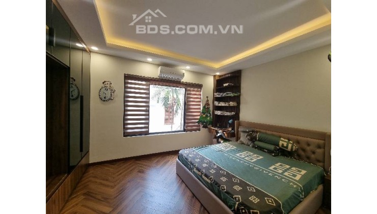 NHÀ ĐẸP GIÁ RẺ, B.Á-N NHÀ NGUYỄN VĂN CỪ, GARA, THANG MÁY, DT: 74M2, 7 TẦNG, GIÁ ~ 15 TỶ