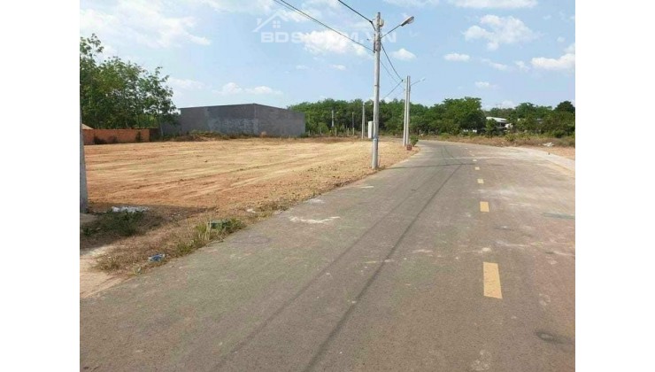 BÁN GẤP 280M2 SHR NGAY CHỢ, BUÔN BÁN ĐÔNG ĐÚC, GIÁ 240 TRIỆU