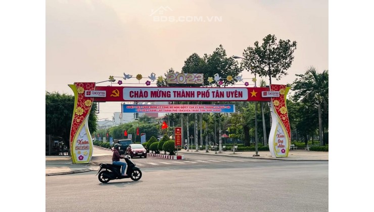 Chúng tôi cần bán gấp mảnh đất và căn nhà ở trung tâm thành phố Tân Uyên Bình Dương (tổ 2 khu phố 4, phường Uyên Hưng).