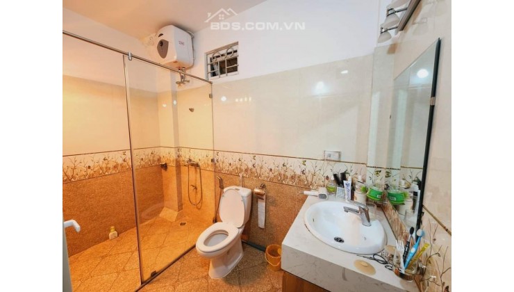 Bán nhà ,35m x5 tầng,gio thông thuận tiện,khu vực ít nhà bán,nội thất ngoại nhập,3 ngủ đủ công năng