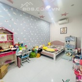NGỘP BANK - NHÀ MỚI - GIÁP QUẬN 1- DT 94M2 - 4PN - XE HƠI ĐỖ CỬA