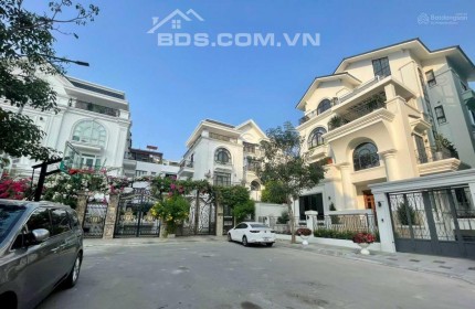 Bán 2 căn Villas UBND quận 2,  280m2, full nội thất, từ 70 tỉ.