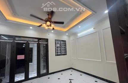 Bán nhà Ngọc Lâm, Long Biên, 40m2, 5T, 4.1ty, nhà đẹp, vị trí đẹp,