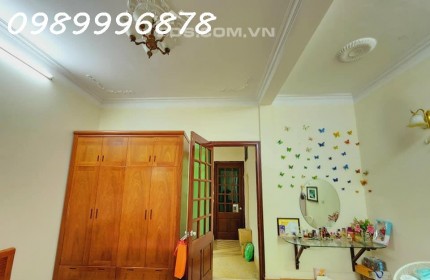 - Vị trí nhà gần bệnh viện Quân Đội, chợ, 100m ra trường cấp 1và 2 Tam Khương. 5 phút ra Ngã Tư Sở, giao thôngg đi lại thuận tiện.
Diện tích 35m2,