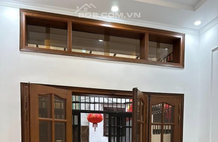 Bán nhà dân xây gần BÁCH - KINH - XÂY DT 60M2*5T, ô tô đỗ cửa, gần phố, nở hậu, Lh 0975666943.