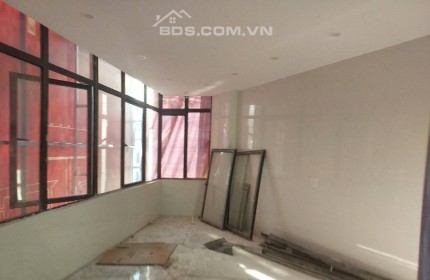 Siêu Phẩm For Rent - Bán Nhà Mặt Phố Lô Góc Nguyễn Văn Cừ - Cho Thuê 800Tr/Năm 26m2 6 Tầng 11xxx Tỷ