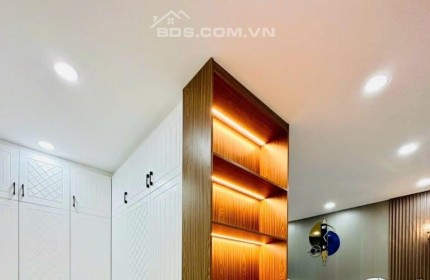 ĐXH 7 CHỖ RA VÀO NHÀ 3PN, 3WC Đ CÁCH MẠNG THÁNG TÁM, P 7, Q TÂN BÌNH, SHR, KD THUẬN LỢI.