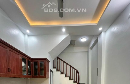 Nhỉnh 3 tỷ nhà 4 tầng lô góc, diện tích 30m2, Mt 3.2m Tân Triều, Triều Khúc gần ô tô.