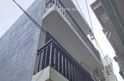 CHÍNH CHỦ BÁN NHÀ   KHU TẬP THỂ  XÍ NGHIỆP THIẾT BỊ Y TẾ  X130 NGỌC HỒI THANH TRÌ HÀ NỘI 51M VUÔNG 3 TẦNG X 6.3M, GIÁ 3.55 TỶ