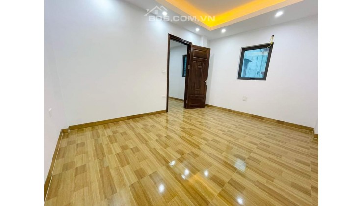 Bán nhà Văn Quán Hà Đông - Nhà đẹp 40m2 đường 19/5 - ô tô đỗ - 4.95 tỷ