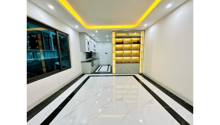 Bán nhà khu vực Đống Đa, Trung Liệt 40m2 giá 7.6 tỷ, lô góc thang máy, full nội thất